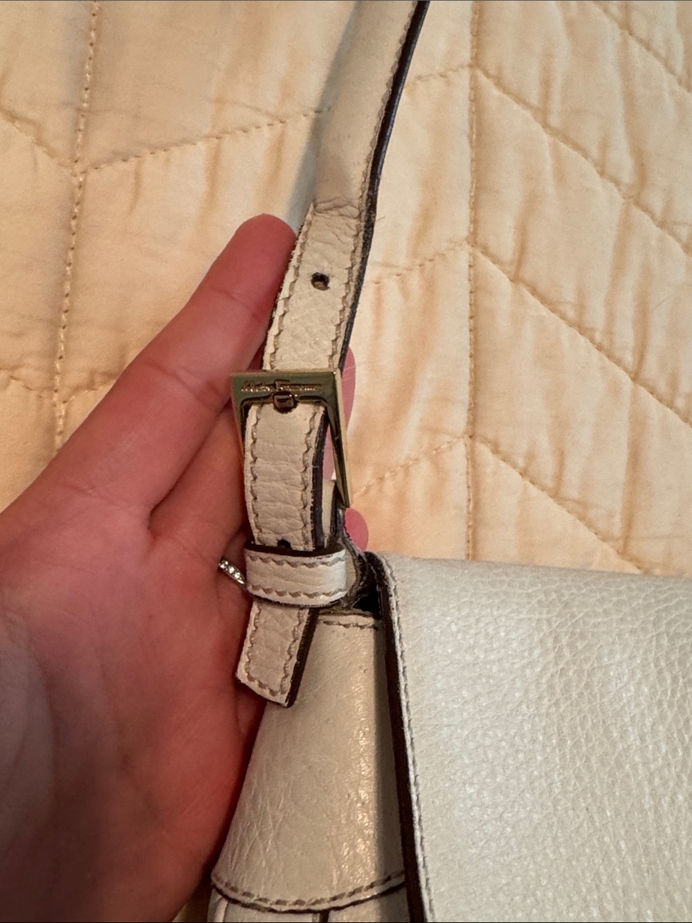 Salvatore Ferragamo Cream Leather Shoulder Bag with Gold Hardware - Picture 7 of 16